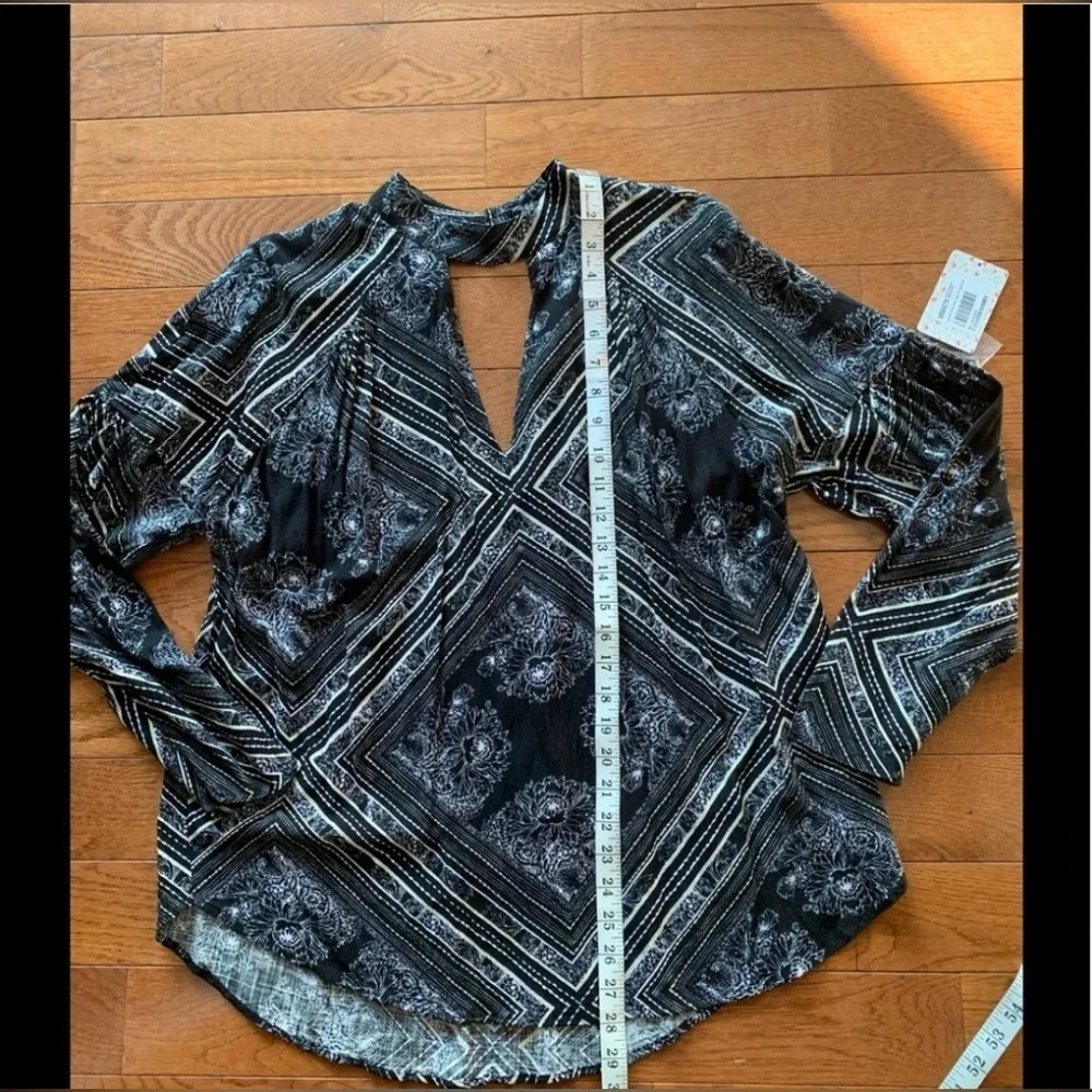 🖤Free People Walking On A Dream Tunic Top-Black🖤 Abstract print High neck